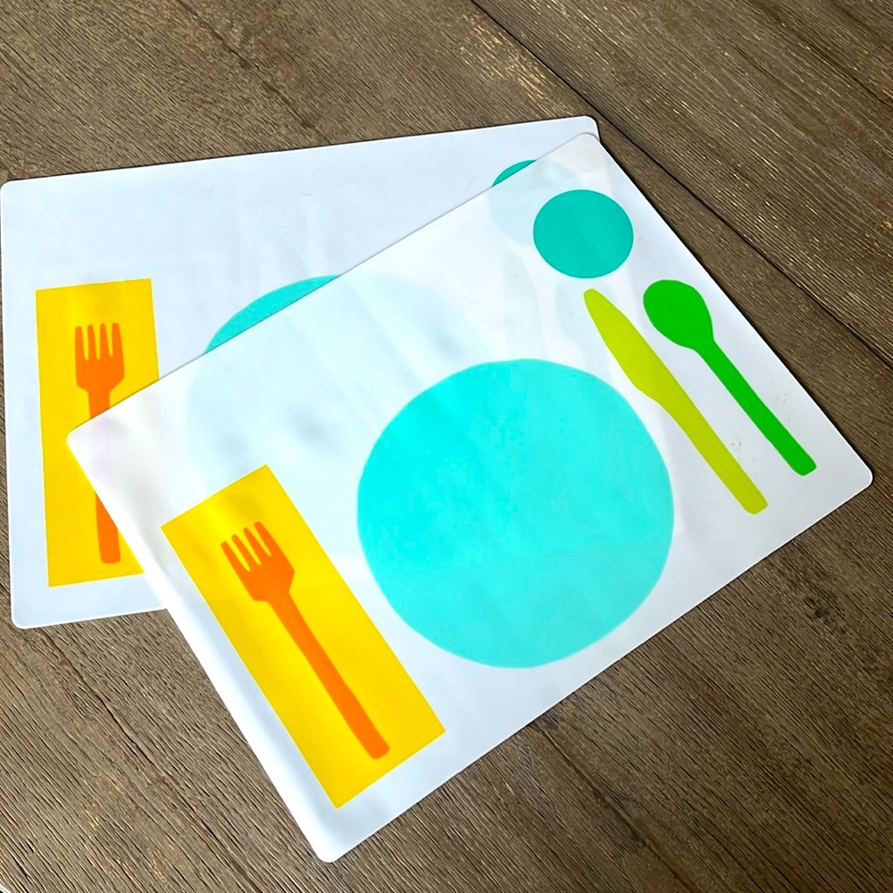 *EUC* 2 silicone Lovevery training placemats